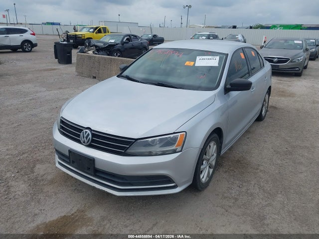 2015 Volkswagen Jetta 1.8t Se მანქანა იყიდება აუქციონზე, vin: 3VWD17AJ9FM229729, აუქციონის ნომერი: 44858894