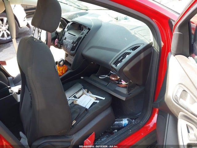 1FADP3K21GL235485 Ford FOCUS SE