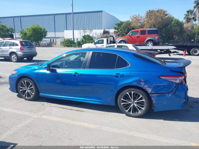4T1B11HK8JU133869 Toyota CAMRY SE