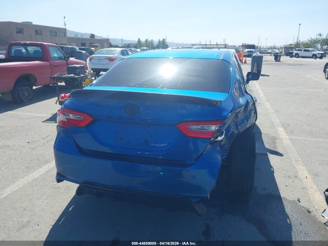 4T1B11HK8JU133869 Toyota CAMRY SE