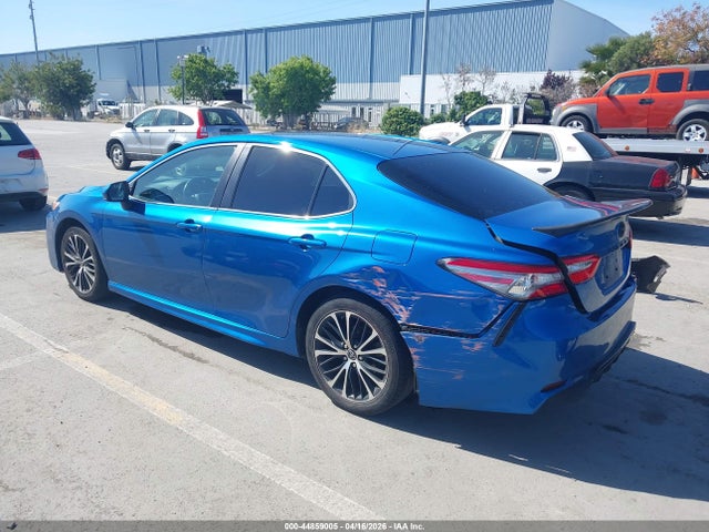 4T1B11HK8JU133869 Toyota CAMRY SE