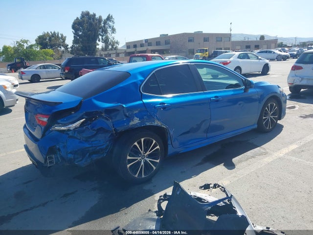 4T1B11HK8JU133869 Toyota CAMRY SE