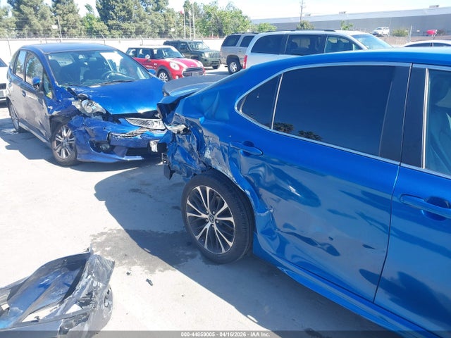 4T1B11HK8JU133869 Toyota CAMRY SE
