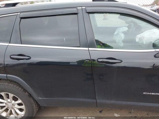 44859152 :رقم المزاد ، 1C4PJMCB4KD316030 vin ، 2019 Jeep Cherokee Latitude 4x4 مزاد بيع