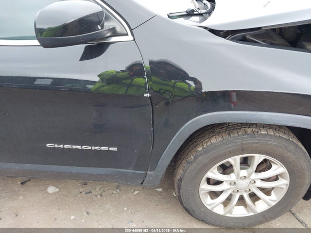 44859152 :رقم المزاد ، 1C4PJMCB4KD316030 vin ، 2019 Jeep Cherokee Latitude 4x4 مزاد بيع