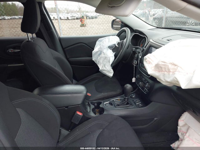 44859152 :رقم المزاد ، 1C4PJMCB4KD316030 vin ، 2019 Jeep Cherokee Latitude 4x4 مزاد بيع