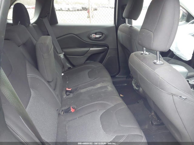 44859152 :رقم المزاد ، 1C4PJMCB4KD316030 vin ، 2019 Jeep Cherokee Latitude 4x4 مزاد بيع