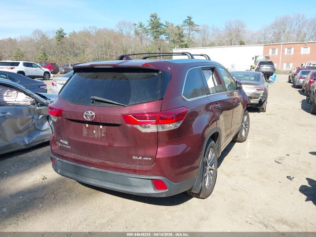 2018 Toyota Highlander Xle მანქანა იყიდება აუქციონზე, vin: 5TDJZRFH4JS903827, აუქციონის ნომერი: 44859225