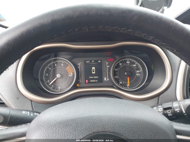 44859308 :رقم المزاد ، 1C4PJMCS1GW240987 vin ، 2016 Jeep Cherokee Latitude مزاد بيع