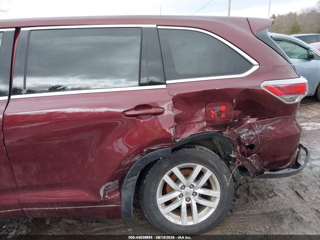 Продажа на аукционе авто 2015 Toyota Highlander Le V6, vin: 5TDBKRFH2FS126631, номер лота: 44859551