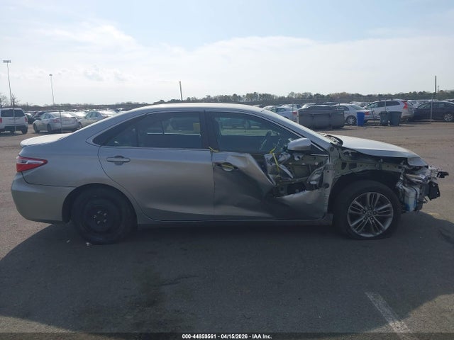 44859561 :رقم المزاد ، 4T1BF1FKXFU902755 vin ، 2015 Toyota Camry Se مزاد بيع