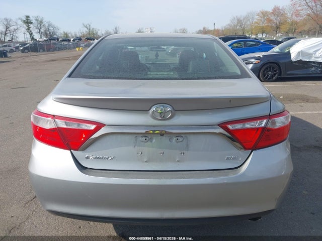 44859561 :رقم المزاد ، 4T1BF1FKXFU902755 vin ، 2015 Toyota Camry Se مزاد بيع