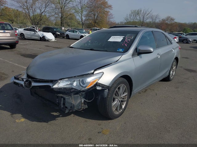 44859561 :رقم المزاد ، 4T1BF1FKXFU902755 vin ، 2015 Toyota Camry Se مزاد بيع