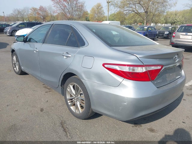 44859561 :رقم المزاد ، 4T1BF1FKXFU902755 vin ، 2015 Toyota Camry Se مزاد بيع