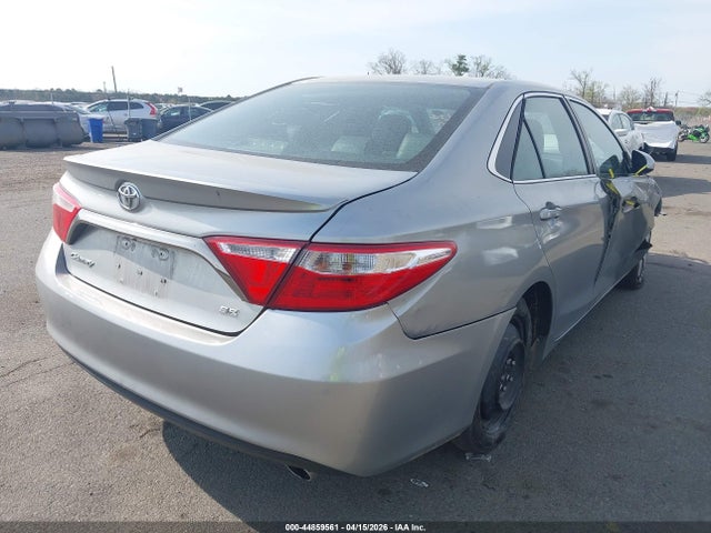 44859561 :رقم المزاد ، 4T1BF1FKXFU902755 vin ، 2015 Toyota Camry Se مزاد بيع