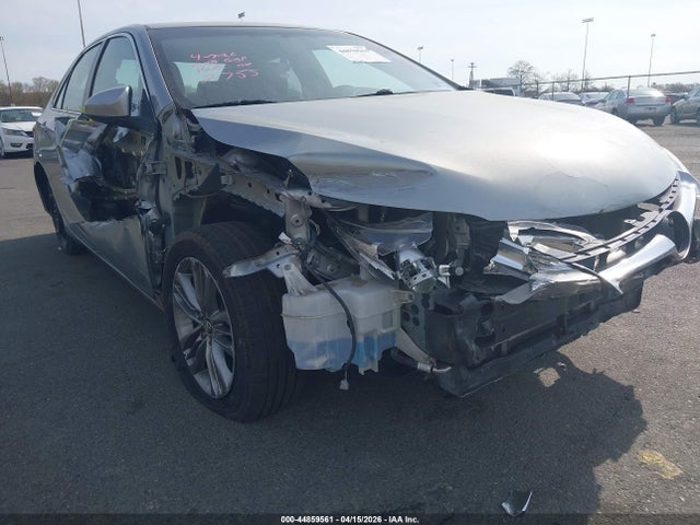 44859561 :رقم المزاد ، 4T1BF1FKXFU902755 vin ، 2015 Toyota Camry Se مزاد بيع