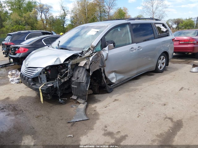 2015 Toyota Sienna Le 8 Passenger მანქანა იყიდება აუქციონზე, vin: 5TDKK3DC2FS625837, აუქციონის ნომერი: 44859690