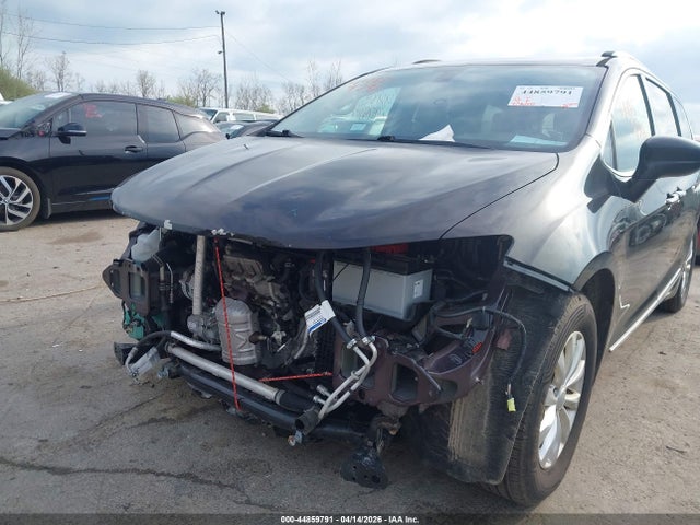 Aukcja sprzedaży 2018 Chrysler Pacifica Touring L, vin: 2C4RC1BG0JR235780, numer aukcji: 44859791