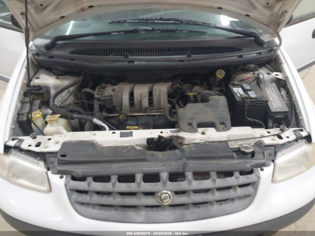 2000 Chrysler Grand Voyager მანქანა იყიდება აუქციონზე, vin: 2C4GJ24G4YR717100, აუქციონის ნომერი: 44859878