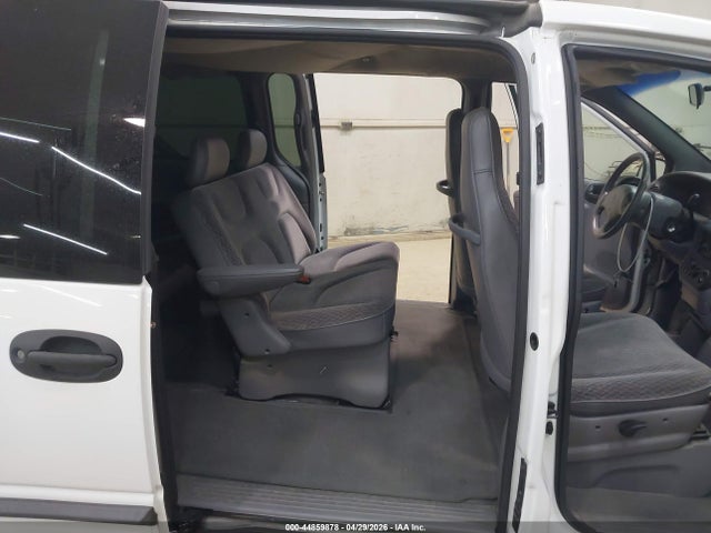 2000 Chrysler Grand Voyager მანქანა იყიდება აუქციონზე, vin: 2C4GJ24G4YR717100, აუქციონის ნომერი: 44859878