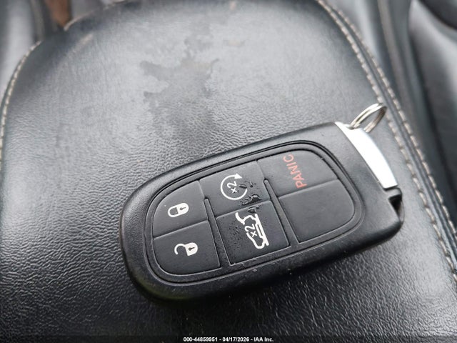 44859951 :رقم المزاد ، 1C4PJMCB9FW588972 vin ، 2015 Jeep Cherokee Latitude مزاد بيع