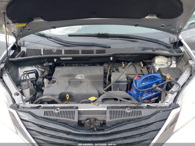 44859993 :رقم المزاد ، 5TDKK3DC8CS275612 vin ، 2012 Toyota Sienna Le V6 8 Passenger مزاد بيع