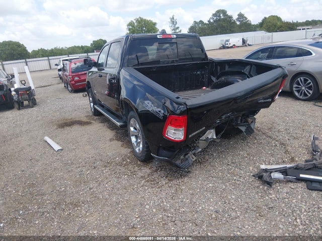 2020 Ram 1500 Big Horn  4x4 5'7 Box მანქანა იყიდება აუქციონზე, vin: 1C6SRFFTXLN318323, აუქციონის ნომერი: 44860091