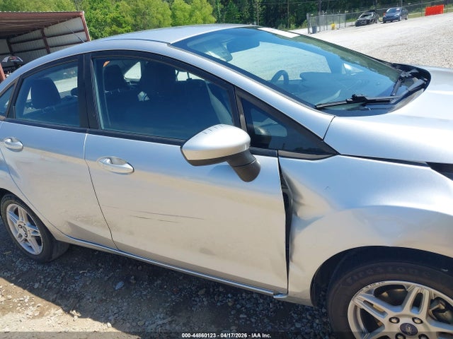 Ford FIESTA SE 2018 3FADP4BJ0JM138457 Image 14