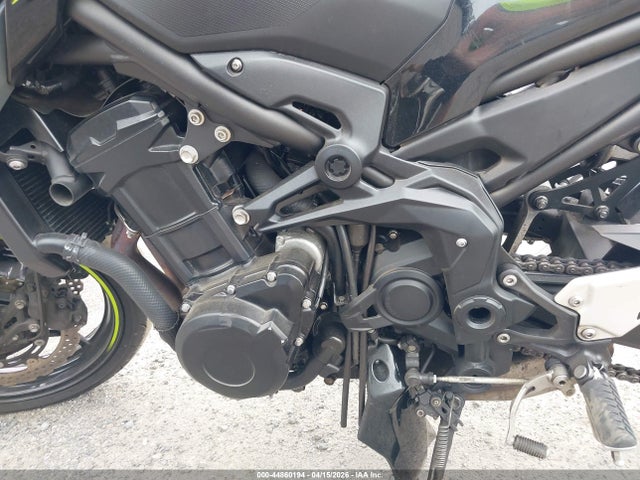 ML5ZRDF18RDA67940 Kawasaki Zr900 F