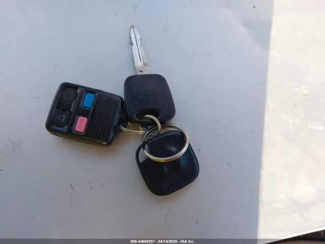 Продажа на аукционе авто 2002 Ford Crown Victoria Lx, vin: 2FAFP74W52X147437, номер лота: 44860207