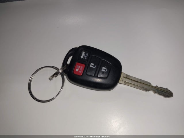 44860225 :رقم المزاد ، 4T4BF1FK2FR457188 vin ، 2015 Toyota Camry Le مزاد بيع