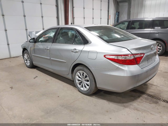 44860225 :رقم المزاد ، 4T4BF1FK2FR457188 vin ، 2015 Toyota Camry Le مزاد بيع
