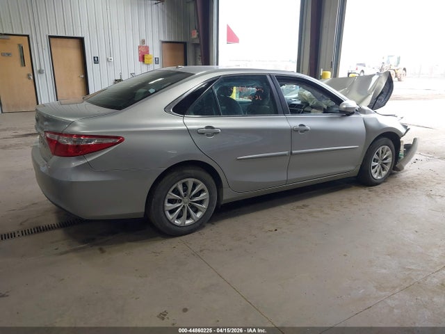 44860225 :رقم المزاد ، 4T4BF1FK2FR457188 vin ، 2015 Toyota Camry Le مزاد بيع