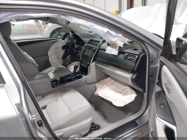 44860225 :رقم المزاد ، 4T4BF1FK2FR457188 vin ، 2015 Toyota Camry Le مزاد بيع