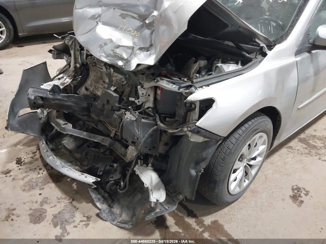 44860225 :رقم المزاد ، 4T4BF1FK2FR457188 vin ، 2015 Toyota Camry Le مزاد بيع