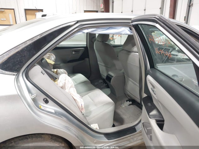 44860225 :رقم المزاد ، 4T4BF1FK2FR457188 vin ، 2015 Toyota Camry Le مزاد بيع