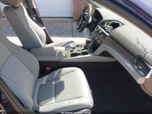 Продажа на аукционе авто 2018 Honda Accord Lx, vin: 1HGCV1F19JA069190, номер лота: 44860452