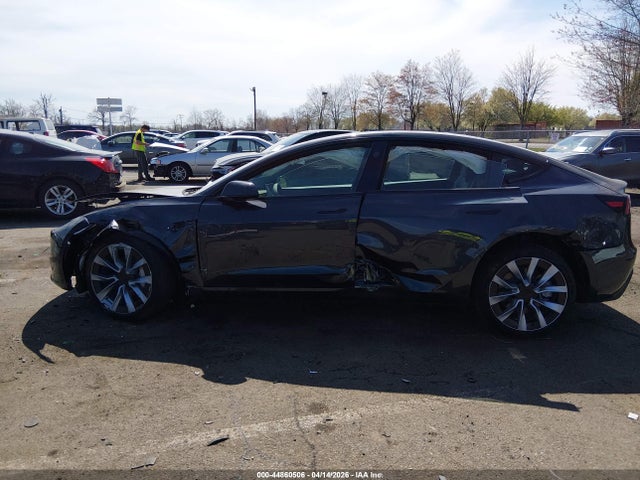 5YJ3E1EA7SF122932 Tesla Model 3 Long Range Rear-wheel Drive/standard Rear-wheel Drive