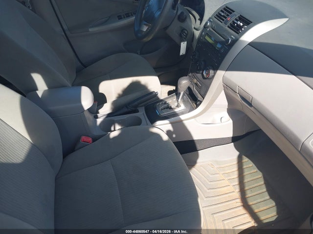 44860547 :رقم المزاد ، 2T1BU4EE8AC523413 vin ، 2010 Toyota Corolla Le مزاد بيع