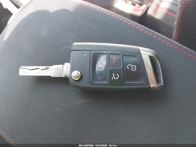 2015 Volkswagen Golf Gti 2.0t S 4-door მანქანა იყიდება აუქციონზე, vin: 3VW4T7AU9FM057920, აუქციონის ნომერი: 44860566