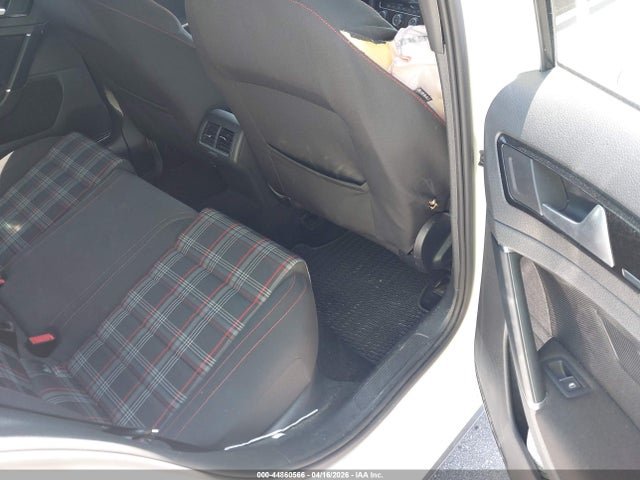 2015 Volkswagen Golf Gti 2.0t S 4-door მანქანა იყიდება აუქციონზე, vin: 3VW4T7AU9FM057920, აუქციონის ნომერი: 44860566
