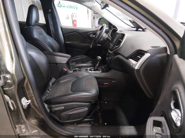 2015 Jeep Cherokee Trailhawk მანქანა იყიდება აუქციონზე, vin: 1C4PJMBS1FW520702, აუქციონის ნომერი: 44860665
