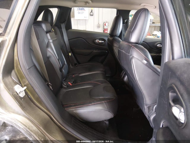 2015 Jeep Cherokee Trailhawk მანქანა იყიდება აუქციონზე, vin: 1C4PJMBS1FW520702, აუქციონის ნომერი: 44860665