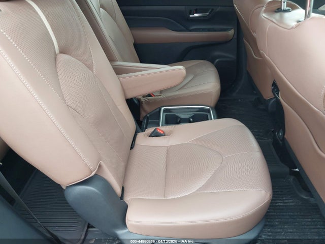 2025 Toyota Grand Highlander Platinum მანქანა იყიდება აუქციონზე, vin: 5TDAAAB59SS098476, აუქციონის ნომერი: 44860856