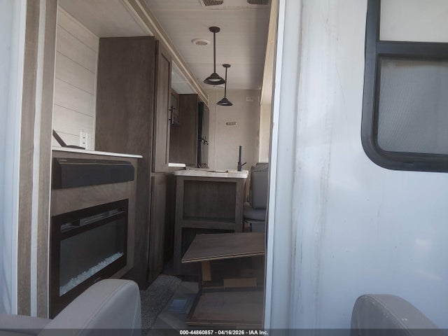 44860857 :رقم المزاد ، 4X4TWDH26M8808539 vin ، 2021 Forest River Wildwood مزاد بيع