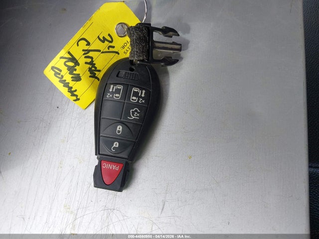 2014 Chrysler Town & Country Touring მანქანა იყიდება აუქციონზე, vin: 2C4RC1BG9ER124960, აუქციონის ნომერი: 44860950