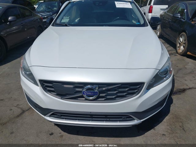 44860982 :رقم المزاد ، YV440MWM9H1036453 vin ، 2017 Volvo V60 Cross Country T5 Platinum مزاد بيع