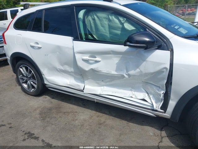 44860982 :رقم المزاد ، YV440MWM9H1036453 vin ، 2017 Volvo V60 Cross Country T5 Platinum مزاد بيع