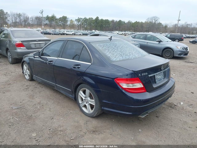 2011 MERCEDES-BENZ C 300 WDDGF8BB9BR134164 Photo 2
