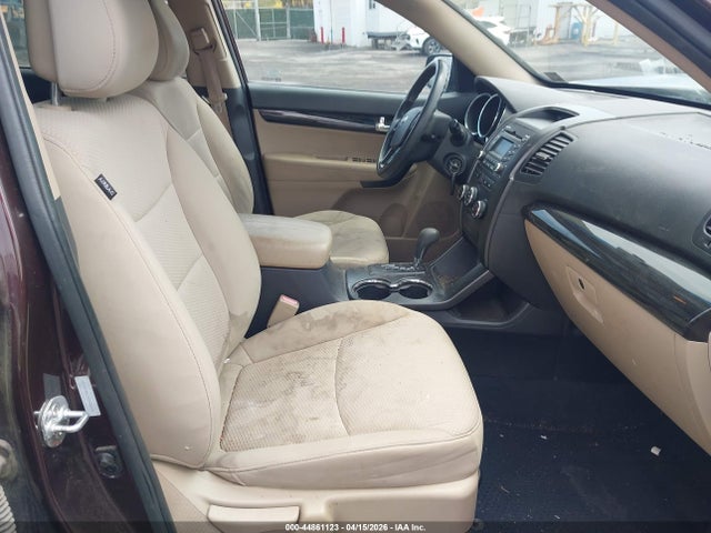Auction sale of the 2011 Kia Sorento Lx, vin: 5XYKT3A15BG182090, lot number: 44861123